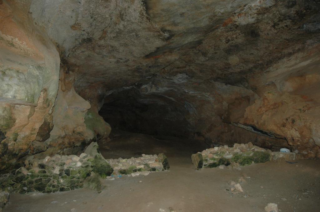 Nuraghe Serbissa - cave