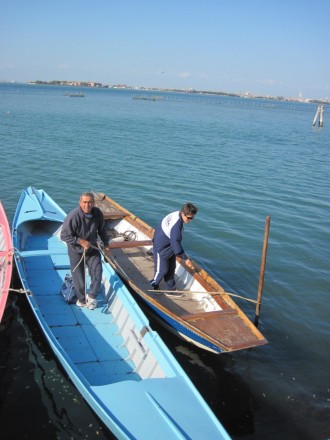 Enzo and Krystyna mooring along the sandoli moored at the Diadora