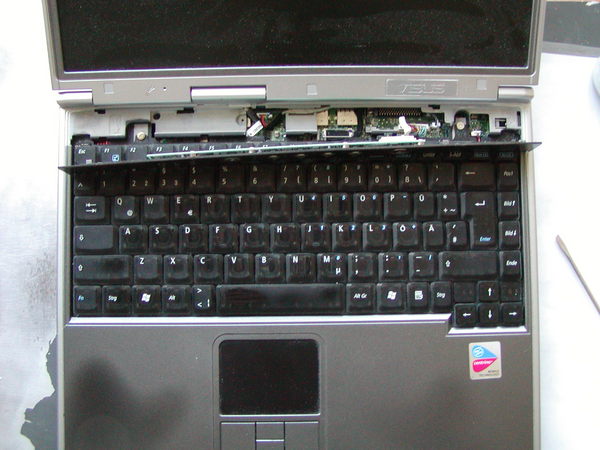 How to remove the keyboard, step 2