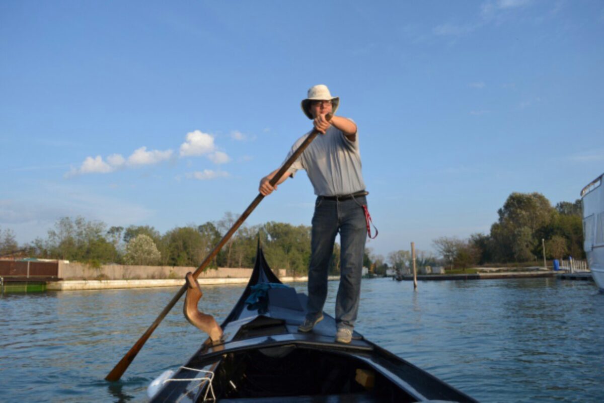 Winter project: rowing a gondola