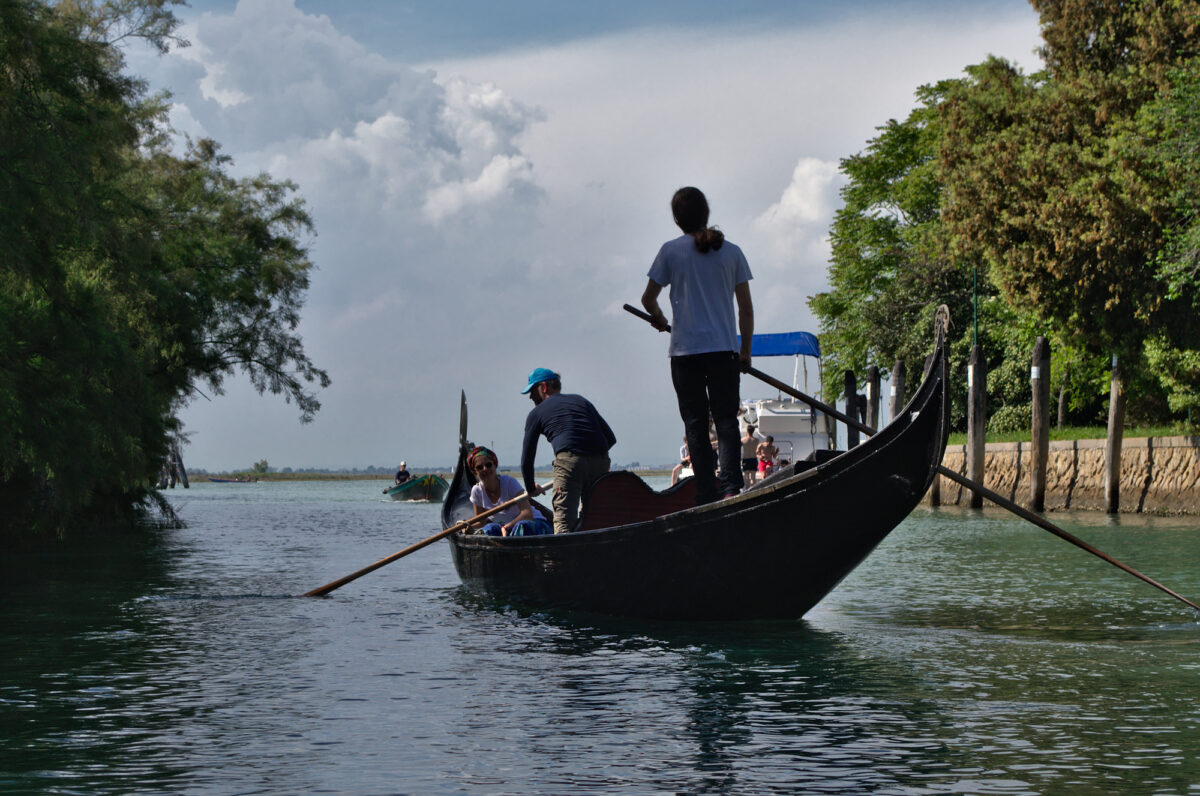 Be Venetian rowing lesson