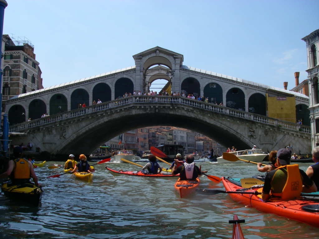 Kayaks at Ponte Rialto