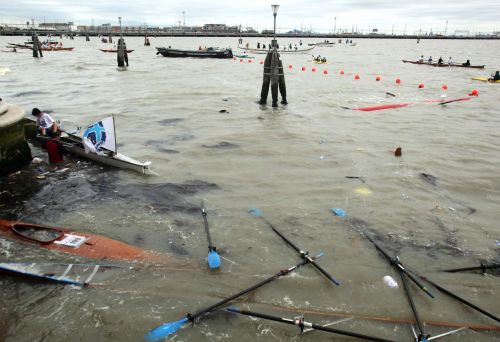 Vogalonga sunk and capsized boats at Cannaregio (press photo)