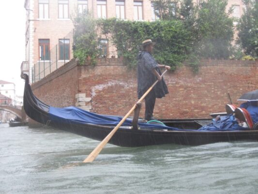 Gondola under the rain - 2
