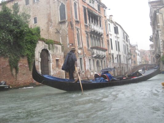 Gondola under the rain - 3
