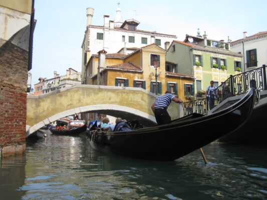 High Water Gondola Rowing - Edging - 2