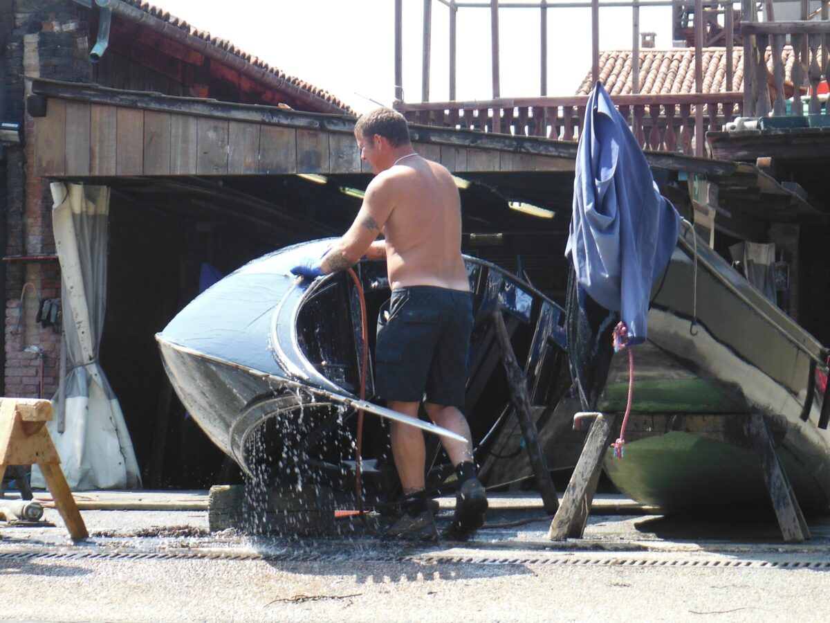 Gondola washing