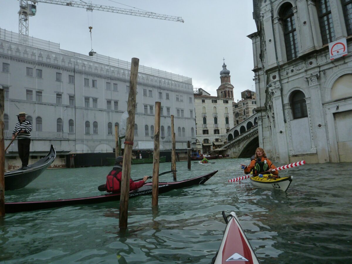 Kayaks at the Rialto - Erberia